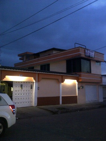 CASA EN LAS PALMAS A POCOS METROS DEL ANILLO VIAL INF 0985599688